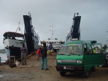 Lossen van een Ferry. 