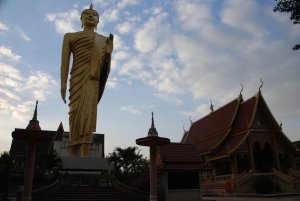 Bhudda in der Gegend vom Gassan Golf Club. 