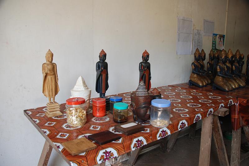 DSC_0266.JPG - Les Artisans de Angkor : woodcarving / Holz Schnitzereien / Houtsnijwerk / Tallaje de Madera