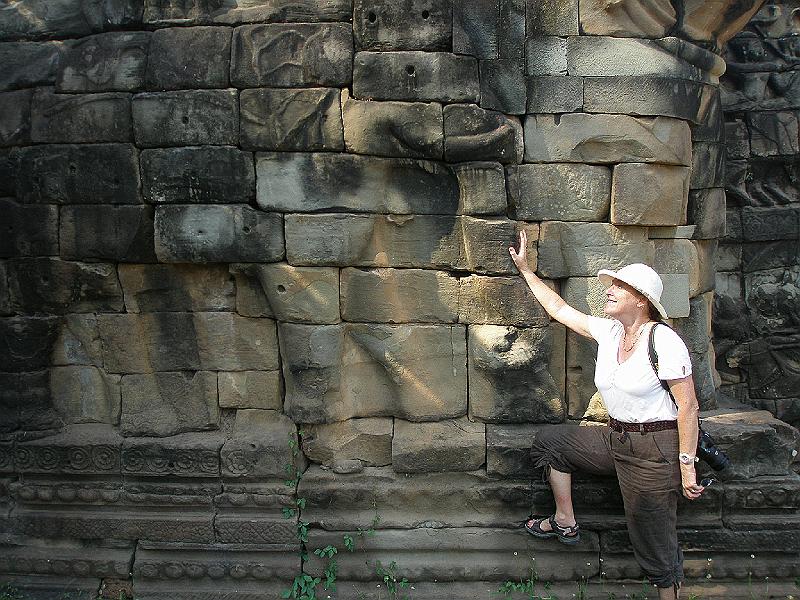 P2270497.JPG - Terrace of the Elephants.