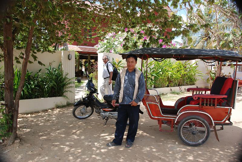 DSC_0459.JPG - Mr. Seth and his TukTuk