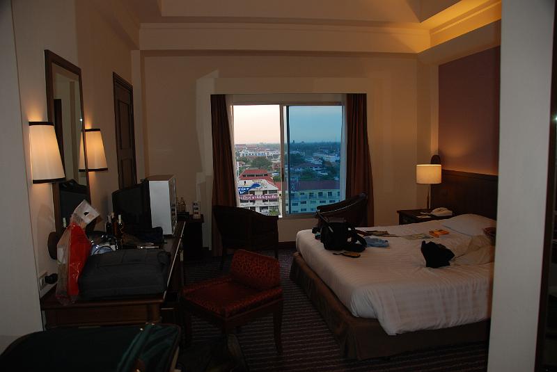 DSC_0467.JPG - Ayutthaya  Krungsri River Hotel. View from our room. ( room 908 ).