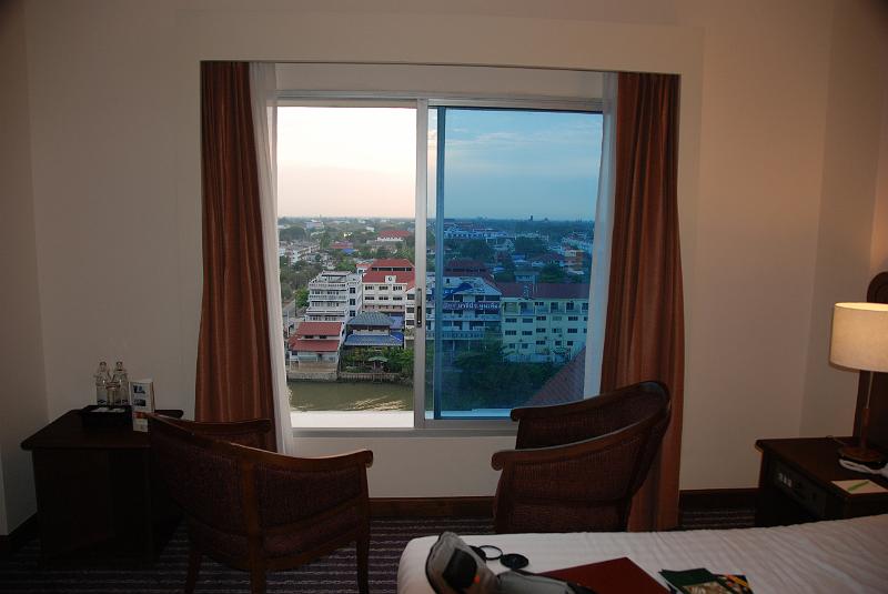DSC_0469.JPG - Ayutthaya  Krungsri River Hotel. View from our room.