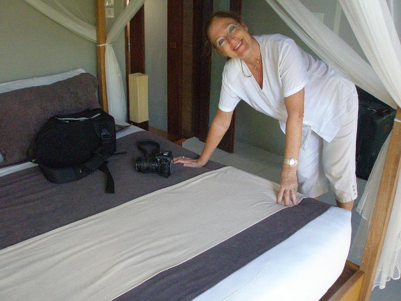P3080594.JPG - Bed is made...