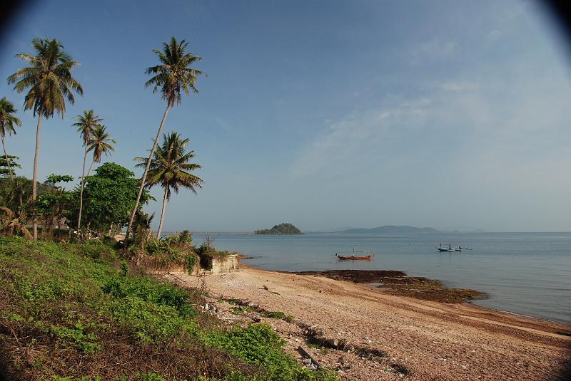 DSC_0905.JPG - beach in front of the hotel.