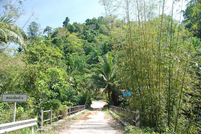 DSC_0912.JPG - road to a waterfall