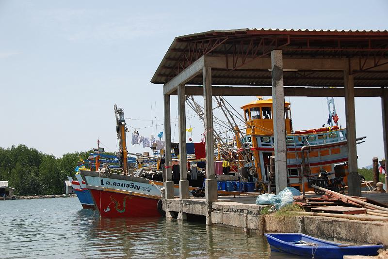 DSC_0914.JPG - Khura Buri port for Surin Islands.