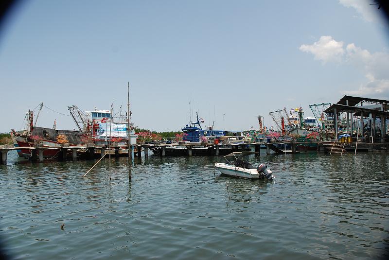 DSC_0917.JPG - Khura Buri port for Surin Islands.