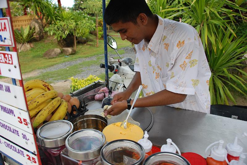 DSC_1166.JPG - He made me a delicious pancake !