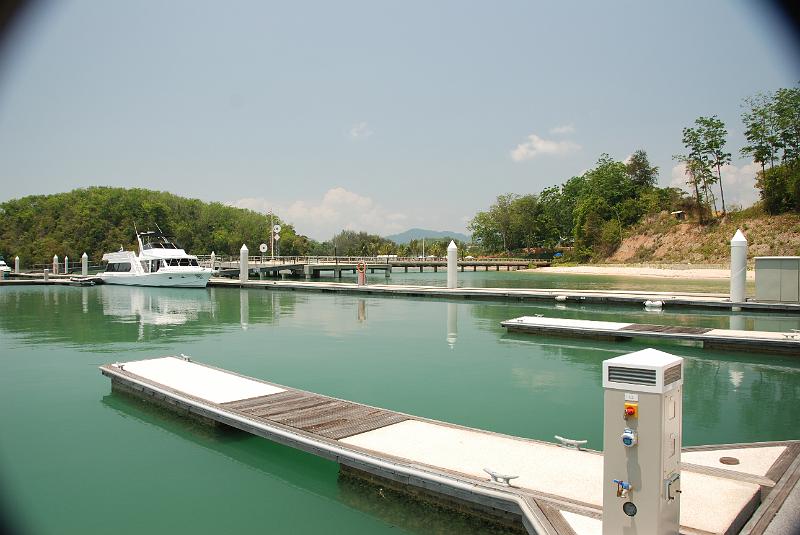 DSC_0944.JPG - Ao Por Marina. Still very empty !