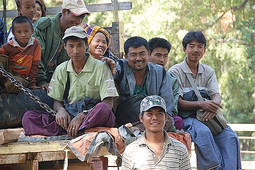 DSC_0138.JPG - Very friendly people.