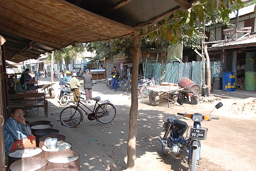 DSC_0124.JPG - Market in Nyaung U.