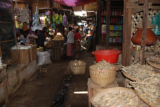 DSC_0132.JPG - Market. Dried fish.