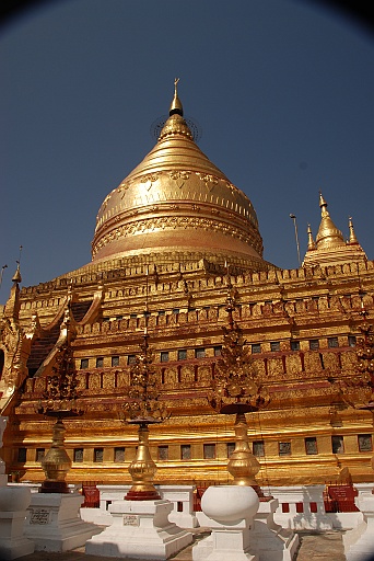 DSC_0142.JPG - Shwezigon Pagoda in Nyaung U.
