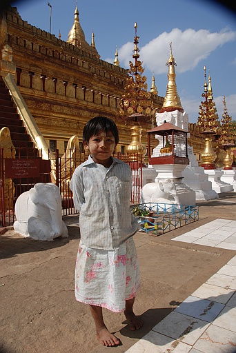 DSC_0146.JPG - Shwezigon Pagoda in Nyaung U.