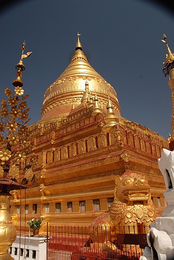 DSC_0148.JPG - Shwezigon Pagoda in Nyaung U.