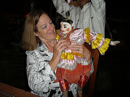 P1050003.JPG - Nanda Restaurant Puppet show.