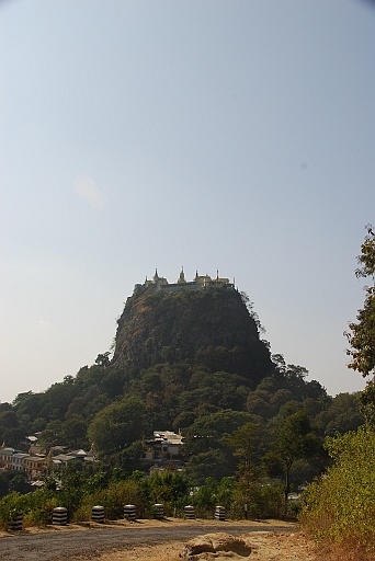 DSC_0200.JPG - Mount Popa.
