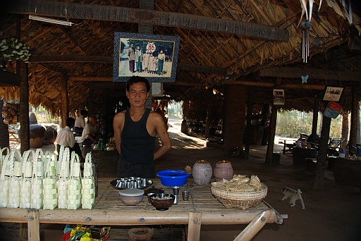 DSC_0234.JPG - They make all kind of things from the coco nuts.