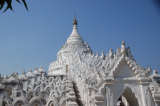 DSC_0403.JPG - Mya Theindan Pagoda - It is also known as Hninbyume Pagoda because it was donated by the Hsinbyume Princess, who was one the Queen of King Bodawpaya. It is just next to the Pahtodawgyi. 