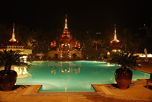 DSC_0441.JPG - The Mandalay Hill Resort by night. http://www.mandalayhillresorthotel.com 
