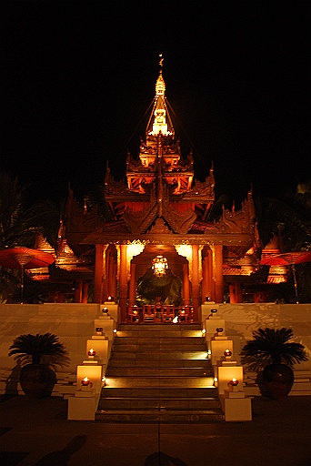 DSC_0446.JPG - The Mandalay Hill Resort by night. http://www.mandalayhillresorthotel.com 