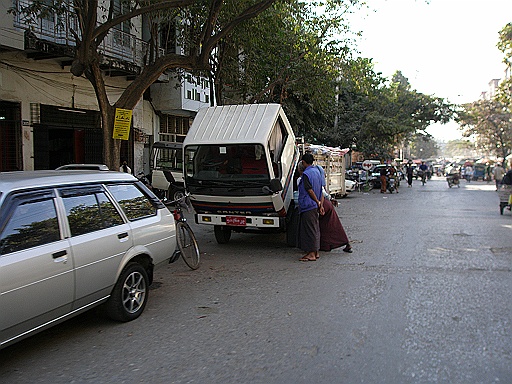 P1110028.JPG - 15.00 h. Back in Mandalay.