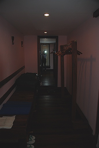 DSC_0118.JPG - Walk-in closet.