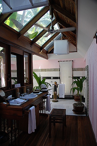 DSC_0120.JPG - Bathroom.