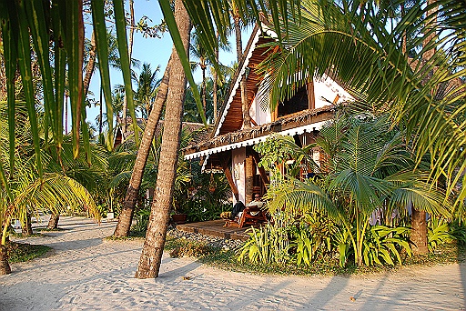 DSC_0135.JPG - Our beach villa. it is really very nice here.