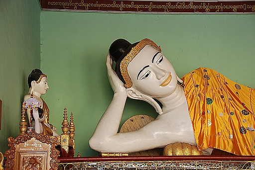 DSC_0031.JPG - Shwedagon Pagoda .